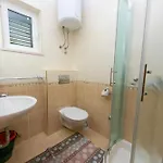 Διαμέρισμα 18 *