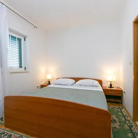 18 Apartment Brela