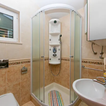 Apartman 18 *
