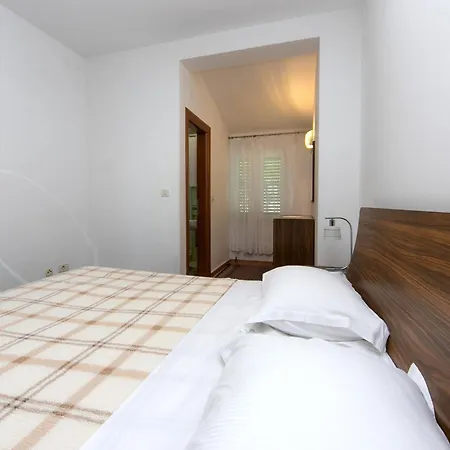 Apartman 18 *