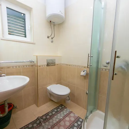 Apartman 18 *