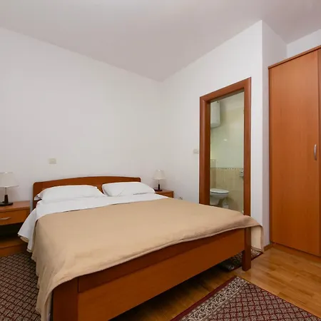 Apartman 18 *