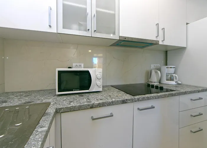 Apartment 18 *