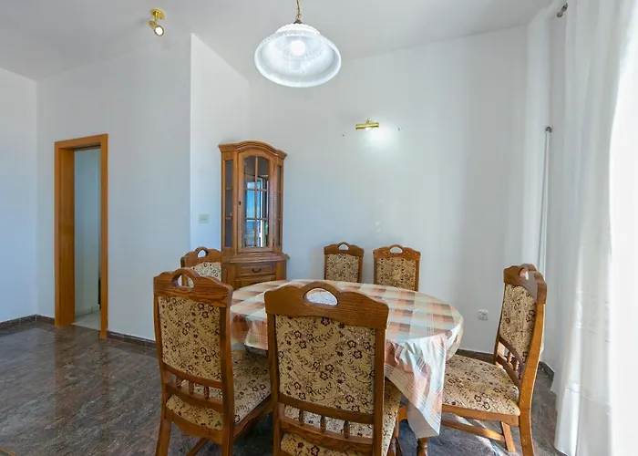 18 Apartment