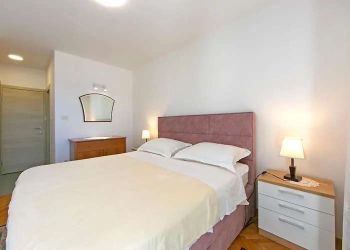 18 Apartment *