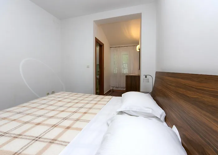 Apartment 18 *