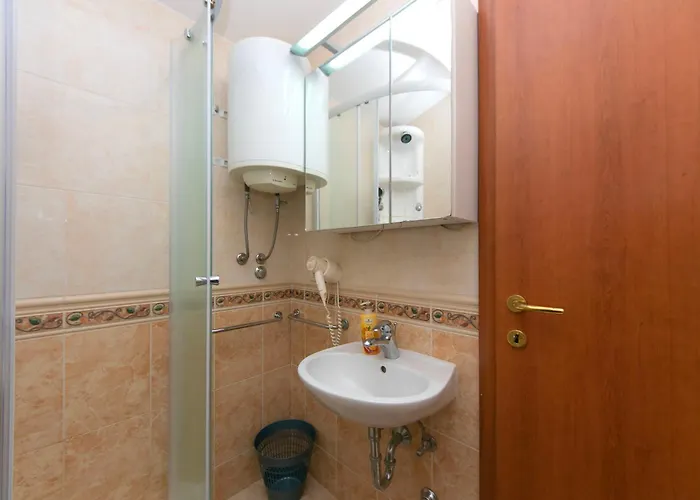 18 Apartment Brela