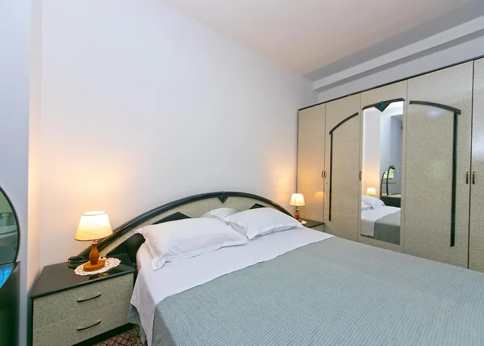 18 Apartment *