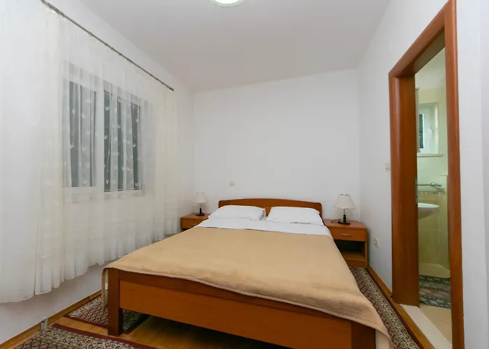 18 Apartment