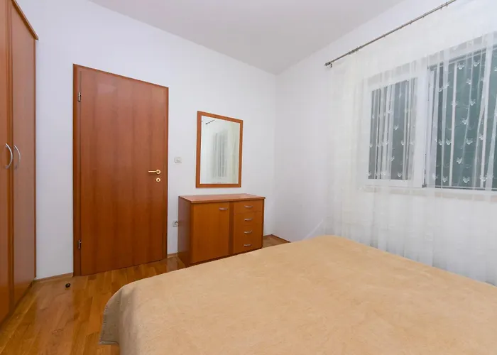 18 Apartment *