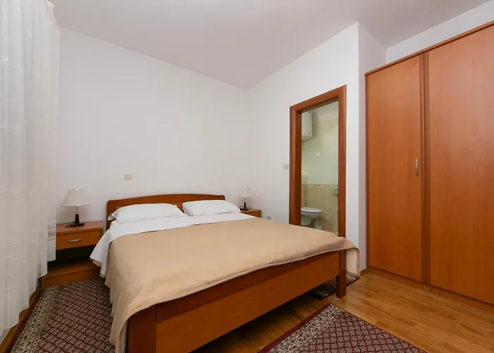 Apartment 18 *
