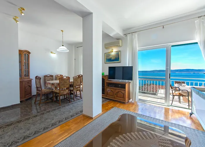 18 Apartment *