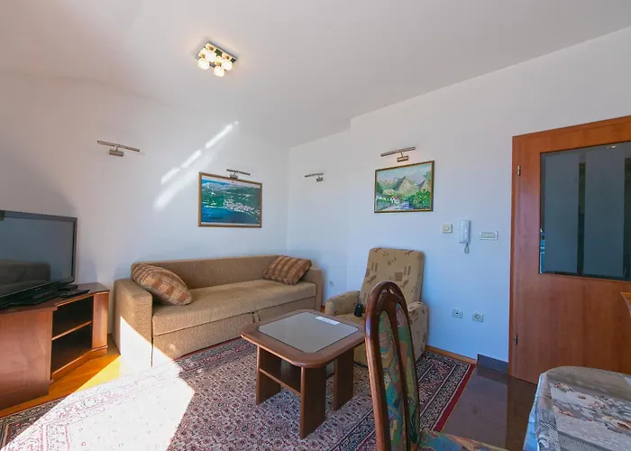 Apartment 18 *